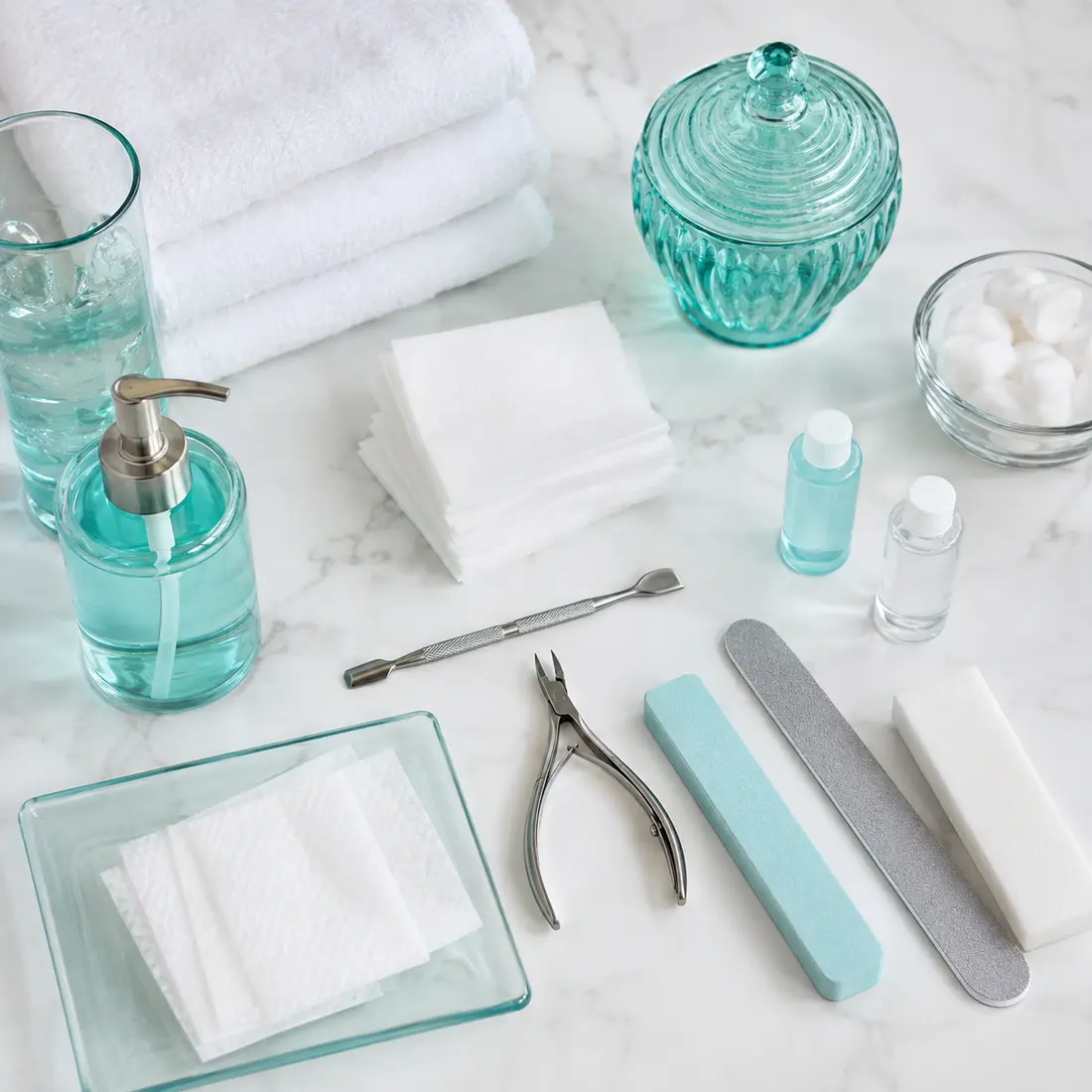 Lint-free manicure wipes and nail preparation supplies